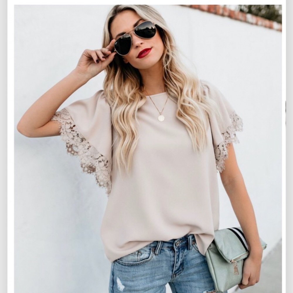 Blouse with lace sleeve detail